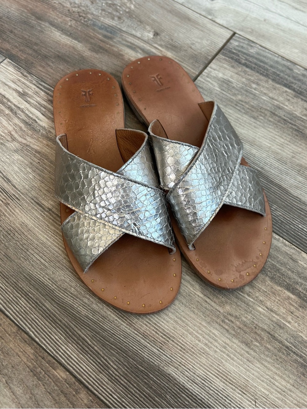 Frye Metallic Silver Crossband Leather Sandals